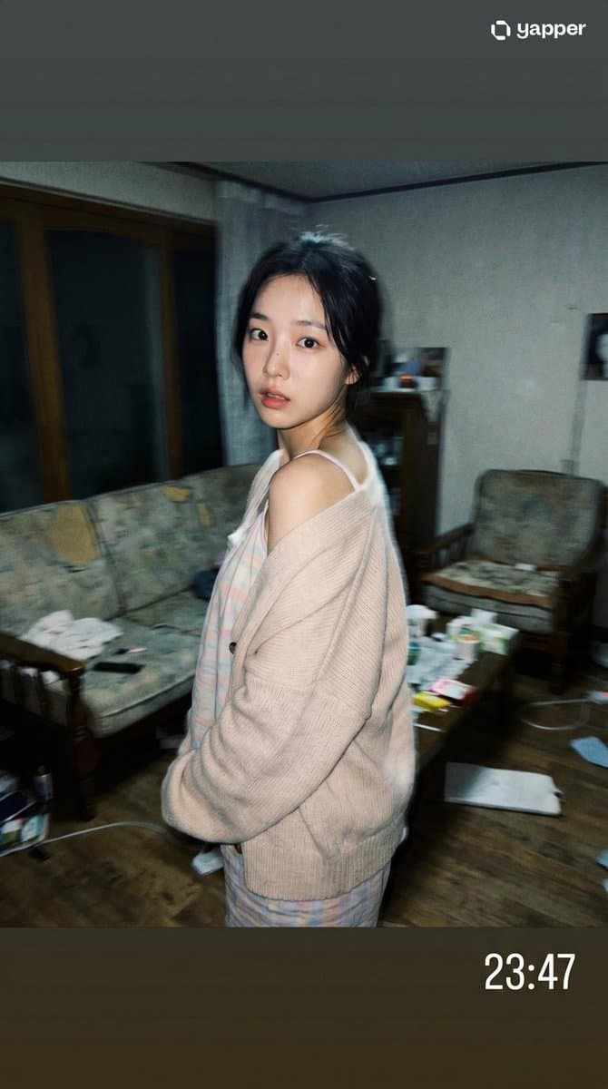 Korean Idol Candid Snapshot — example 1