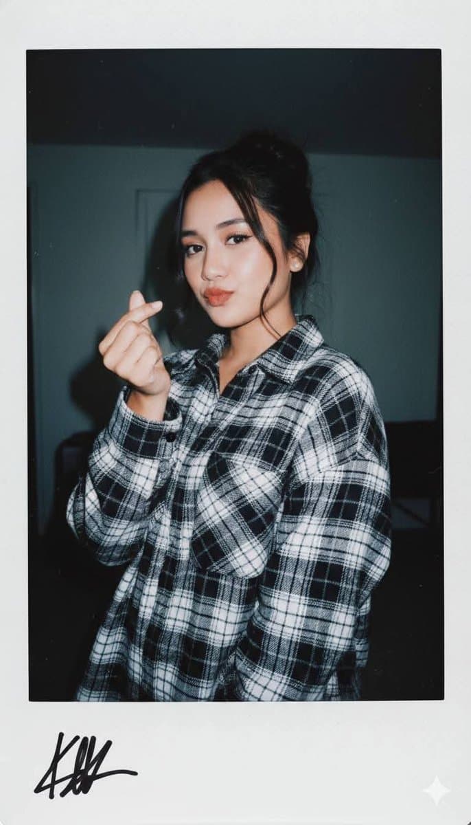 Ultra-Realistic Glamour Polaroid Prompt — example 1