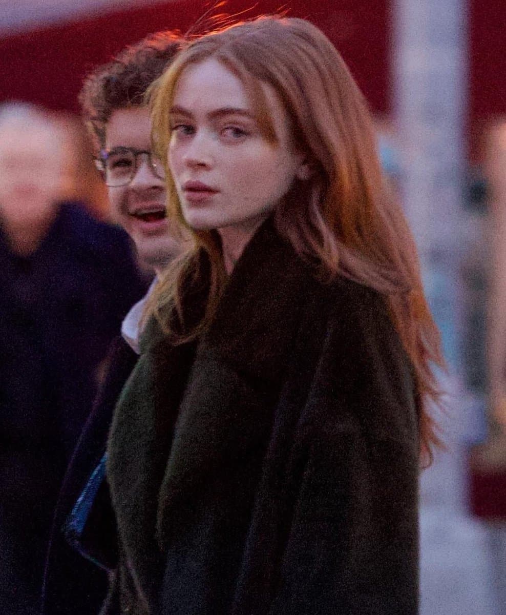 Cinematic Evening Street Portrait Prompt — example 1
