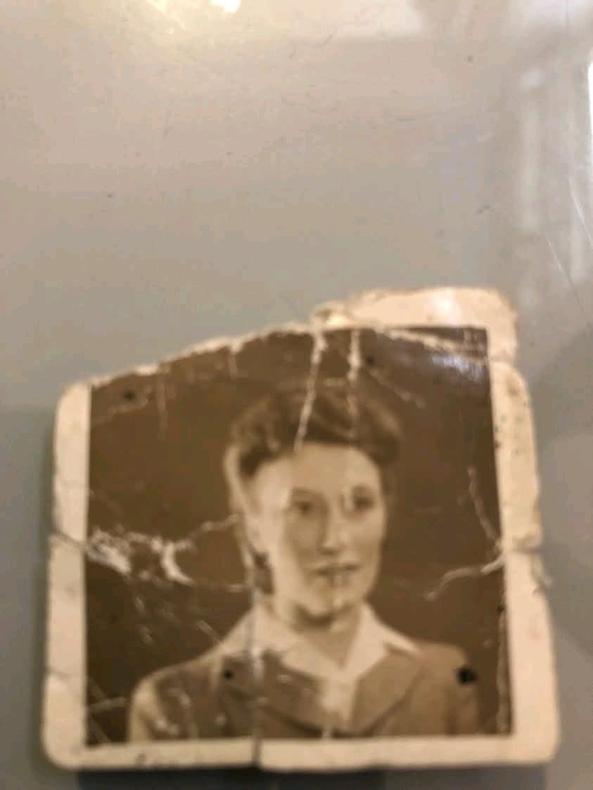 Photo restoration prompt for Nano Banana Pro — example 1