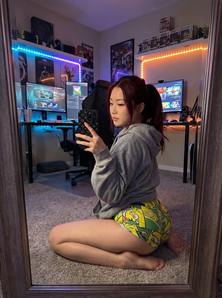 Detailed JSON Prompt for Gamer Girl Selfie — example 1