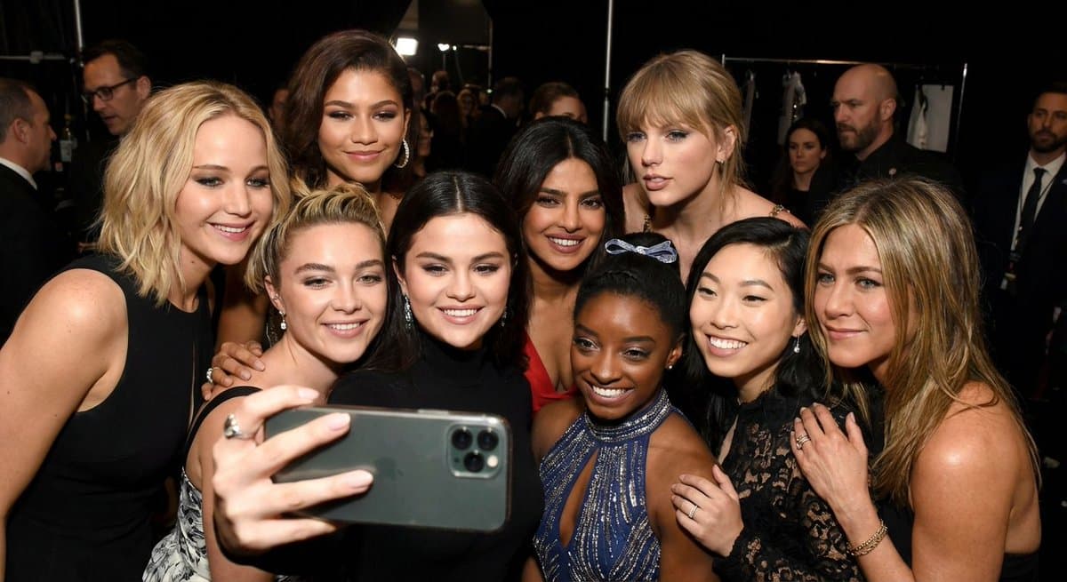 Selfie of multiple celebrities — example 2