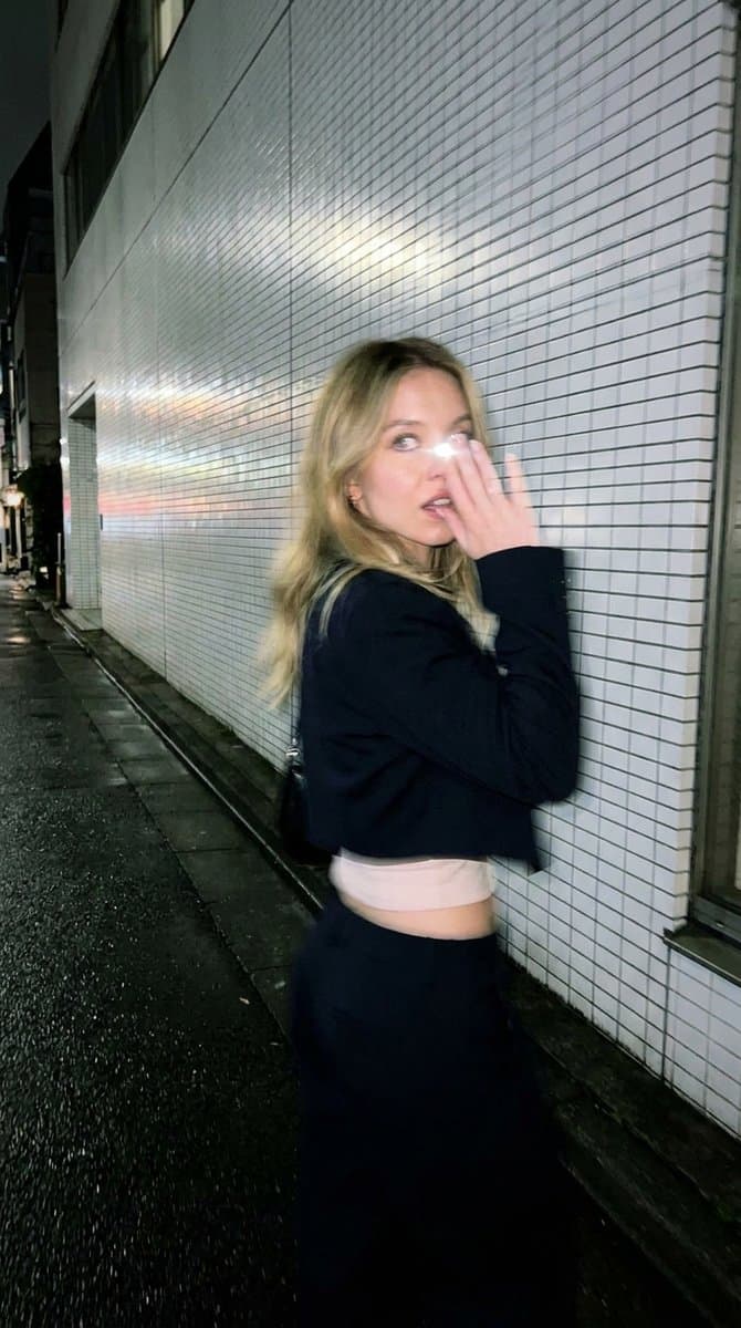 Candid Tokyo Smartphone Night Photo — example 2