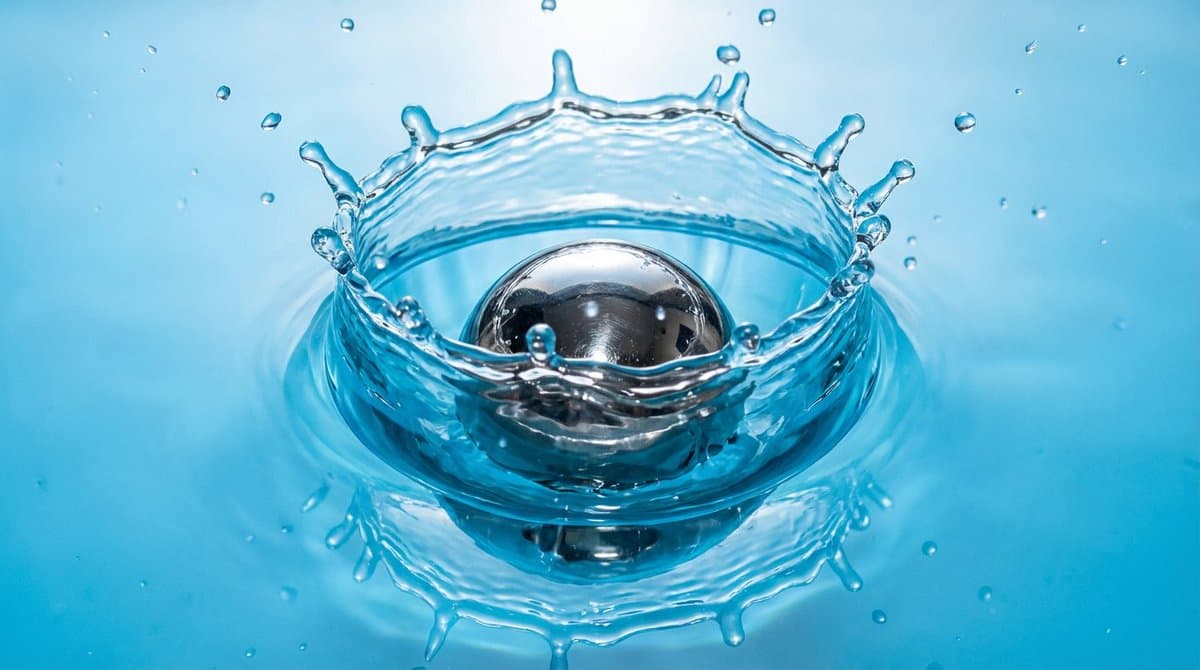 Metal ball splashing into water (slow-motion feel) — example 1
