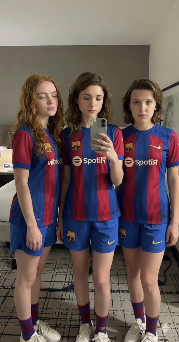 Full-Body Mirror Selfie of Actresses in FC Barcelona Kits — example 1