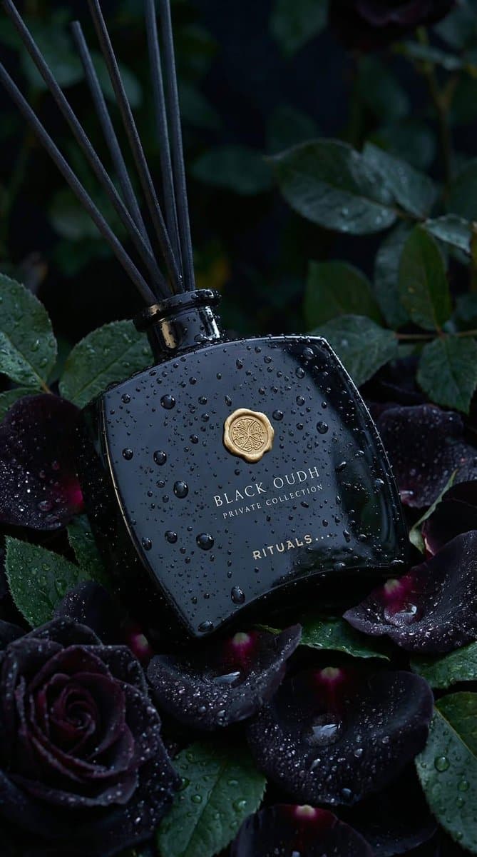 Luxury Product Photography: Black Oudh Diffuser — example 1